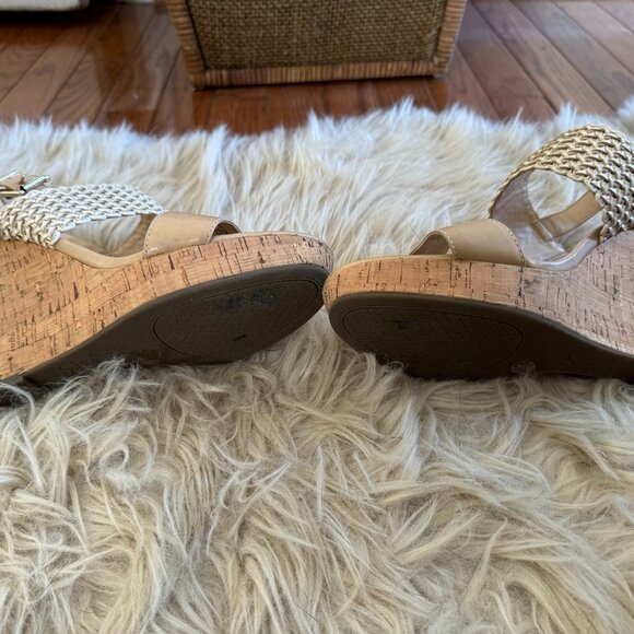 Jessica Simpson cream with gold detail and crochet arch wedges- Size 8 - Picture 5 of 6